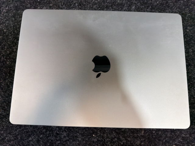 1547354-5 Laptop med laddare - Apple MacBook Air 15"  M4 -2025