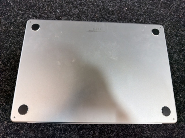1547354-6 Laptop med laddare - Apple MacBook Air 15"  M4 -2025