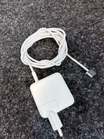 1547354-7 Laptop med laddare - Apple MacBook Air 15"  M4 -2025