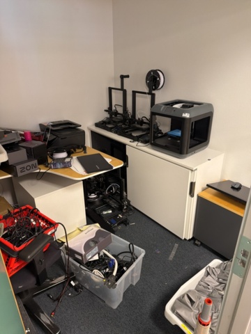 1533334-1 Samling med 3D-skrivare och elektronik (Reservdelsmaskiner)