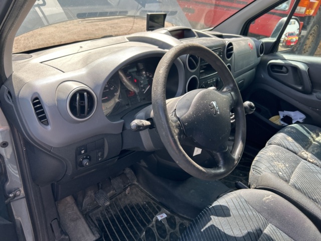 1534491-10 Peugeot Partner Van Utökad Last 1.6 HDi Manuell, 90hk, 2009 (Reparationsobjekt)