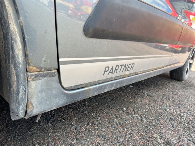 1534491-29 Peugeot Partner Van Utökad Last 1.6 HDi Manuell, 90hk, 2009 (Reparationsobjekt)