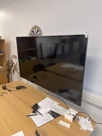 1533337-2 Monitor 55" with floor stand - Luxor LED55UHD