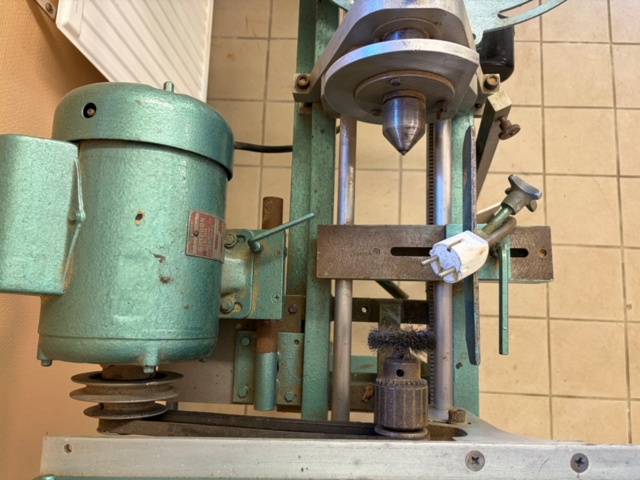 1464189-3 Lathe with cutter - Gryphon