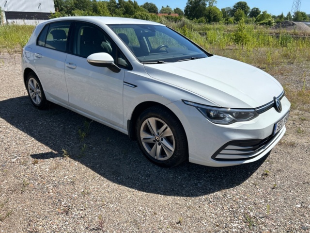 1368095-7 Volkswagen Golf 1.5 eTSI ACT OPF DSG Sekventiell, 150hk, -2020