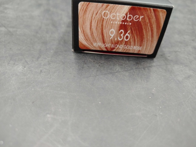 1547843-4 Hårfärg 18 st - October Stockholm, Very Light Blond Gold Rose, 9.36
