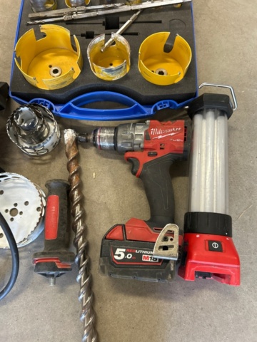 1436419-2 Tools and Hole Saws - Milwaukee
