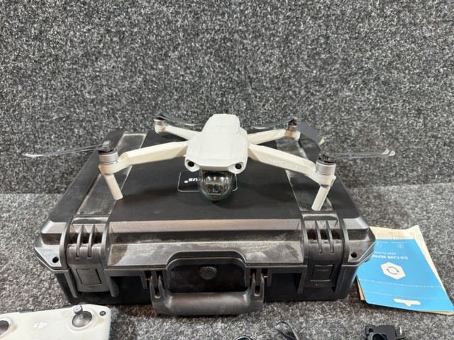 1516038-2 Drone with accessories - DJI Mavic Air 2