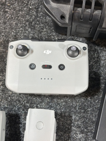 1516038-6 Drone with accessories - DJI Mavic Air 2
