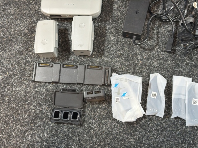 1516038-8 Drone with accessories - DJI Mavic Air 2