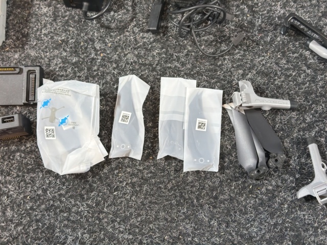1516038-9 Drone with accessories - DJI Mavic Air 2