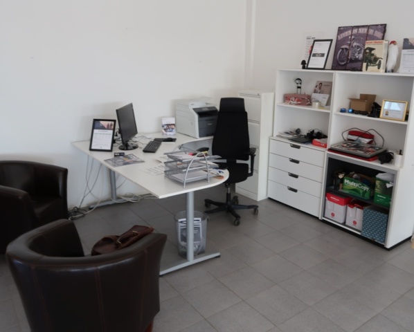 1070485-1 Office space