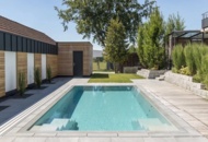 1464196 Keramisk overflowpool från Compass Pools  med vantagessystem