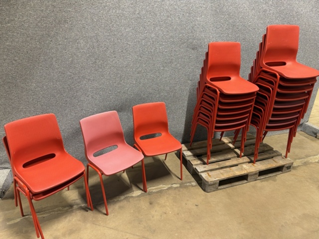 1516040-1 Staplingsbara stolar ca 20 st - SB Seating - Chair 4340 RBM Ana