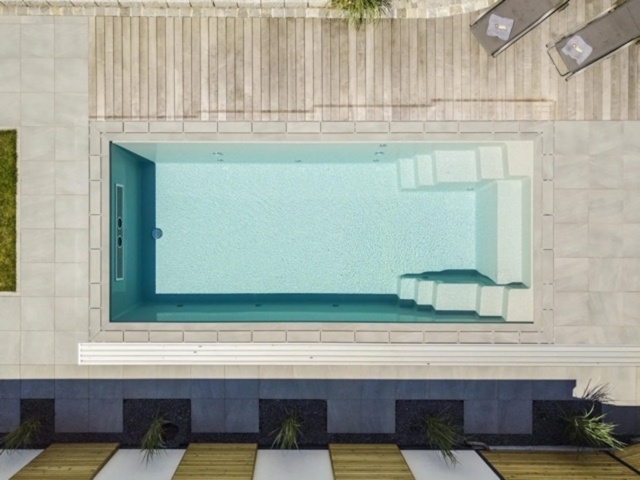 1464196-4 Keramisk overflowpool från Compass Pools  med vantagessystem