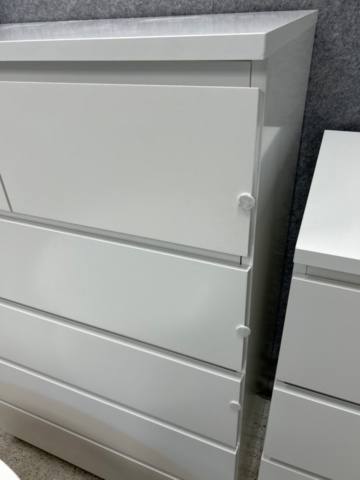 1545903-4 Bedroom furniture with 3 chests of drawers and mirror