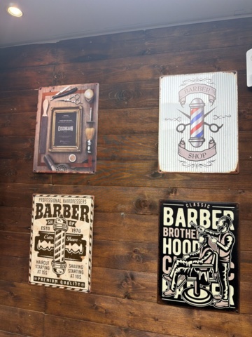 1533363-4 Barberarstolpe, tavlor och skyltar