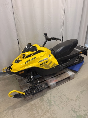 1548765-6 Snöskoter - Ski-Doo MXZ 200 ES