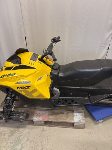 1548765-7 Snöskoter - Ski-Doo MXZ 200 ES