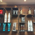 1533368-3 Shelves with hairdressing products