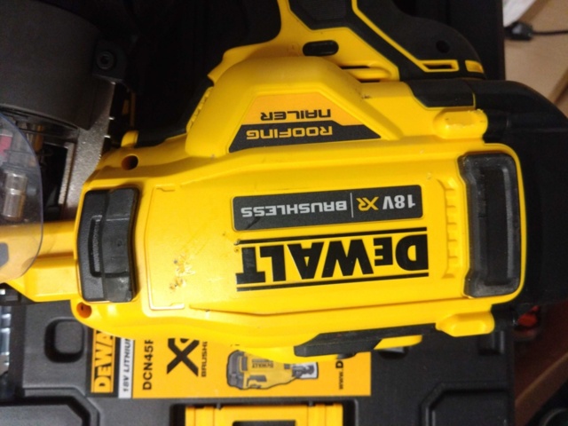 1462155-8 Cardboard nail gun 18V Dewalt DCN45RN