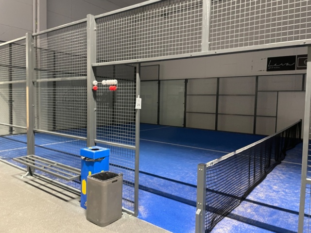 1550123-2 Padelbana i gott skick