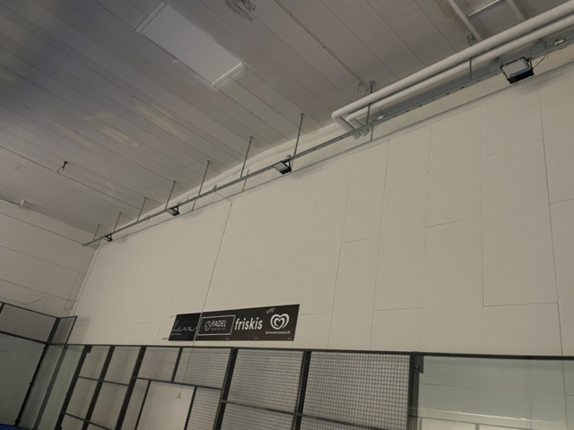 1550123-9 Padelbana i gott skick