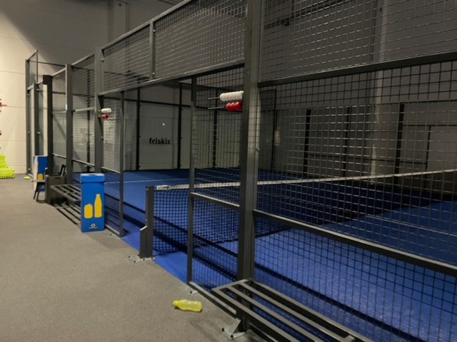 1550124-5 Padelbana i gott skick