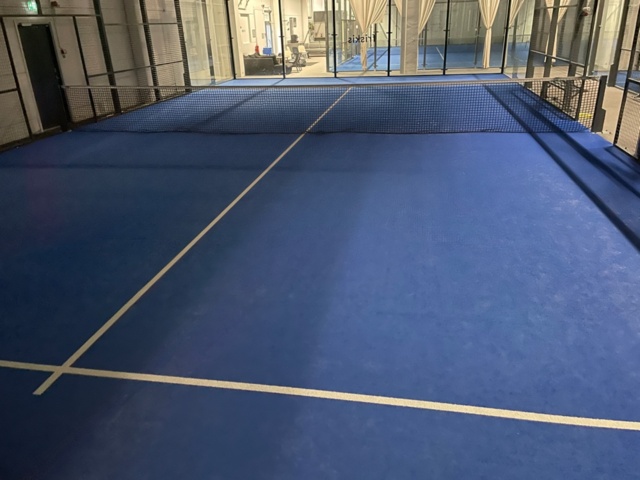 1550124-10 Padelbana i gott skick