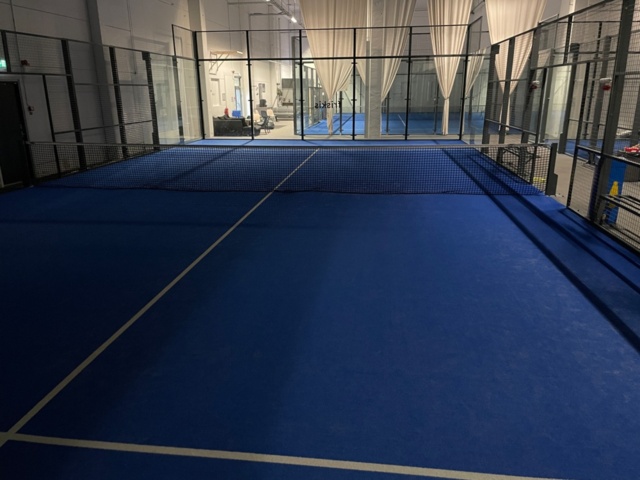 1550124-11 Padelbana i gott skick