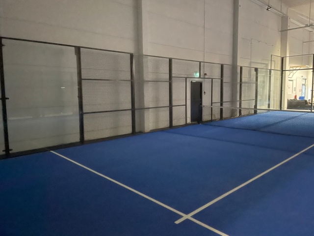 1550124-12 Padelbana i gott skick