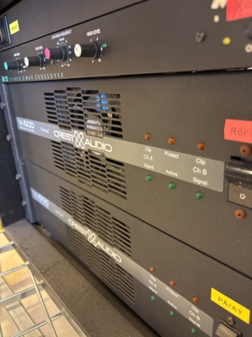 1548768-18 PA-system med JBL-högtalare, Crest-slutsteg och dbx EQ