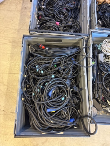 1548768-28 PA-system med JBL-högtalare, Crest-slutsteg och dbx EQ