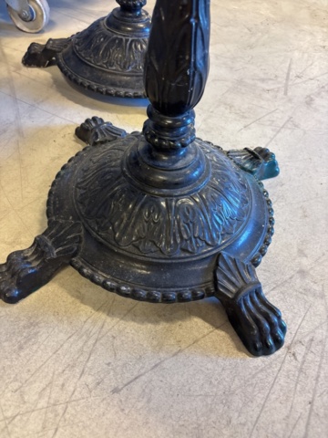 1548773-4 Samling med diverse bord
