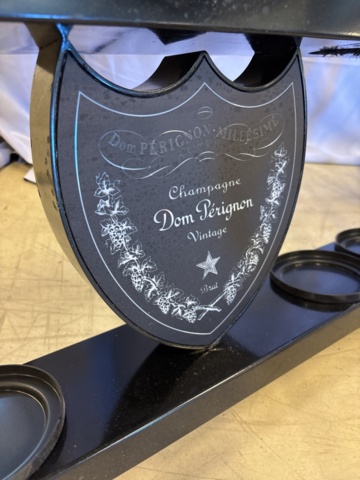 1548774-4 Dom Perignon hylla och  Grey Goose utställare