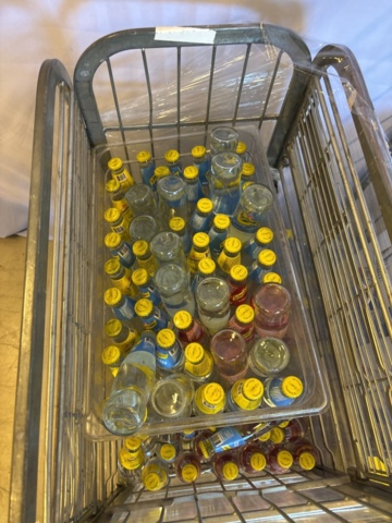 1548778-3 Samling med glas och alkoholfri dryck