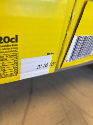 1548778-5 Samling med glas och alkoholfri dryck