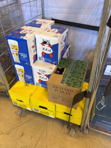 1548778-7 Samling med glas och alkoholfri dryck