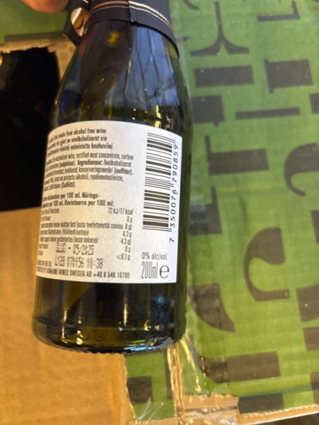 1548778-9 Samling med glas och alkoholfri dryck