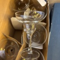 1548778-18 Samling med glas och alkoholfri dryck