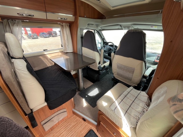 1421930-40 Husbil - Adria Mobil Coral Automat 670 3.0 MultiJet , 158hk, 2011