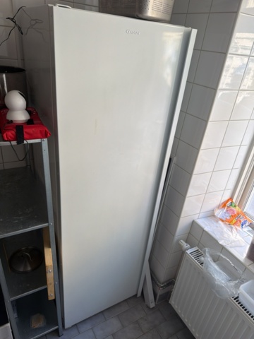 1516057-7 Frys och kylskåp 2 st