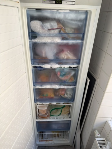 1516057-8 Frys och kylskåp 2 st