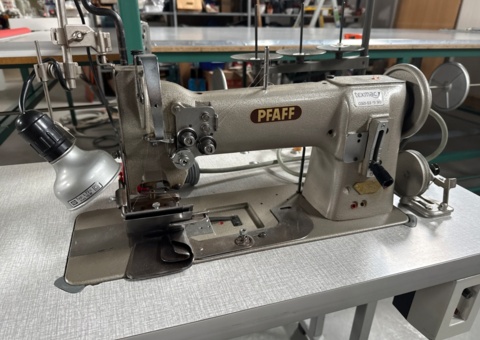 Industrisymaskin - PFAFF 142, dubbelnål med tillbehör för veckbandssömnad