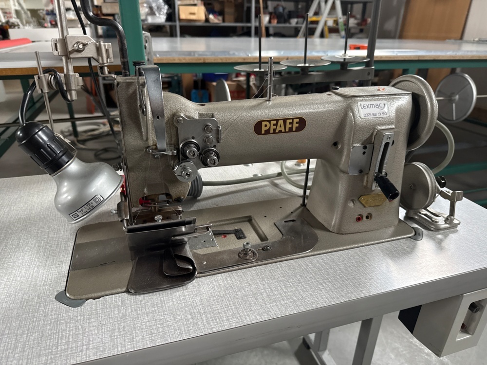 1546028-1 Industrial sewing machine - PFAFF 142, double needle with accessories for pleat sewing