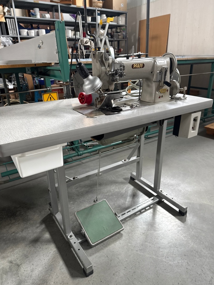 1546028-2 Industrial sewing machine - PFAFF 142, double needle with accessories for pleat sewing