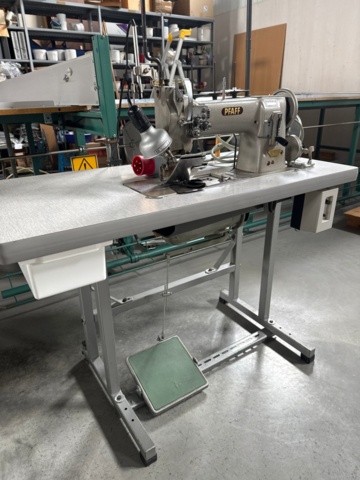 1546028-2 Industrial sewing machine - PFAFF 142, double needle with accessories for pleat sewing