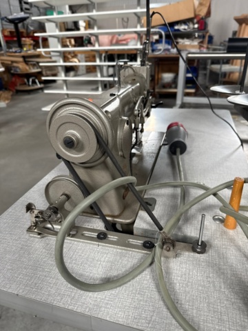 1546028-4 Industrial sewing machine - PFAFF 142, double needle with accessories for pleat sewing