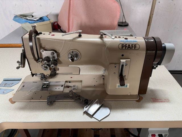 1546027-3 Industrial sewing machine - Pfaff 1242 - double needle, hem folder and puller