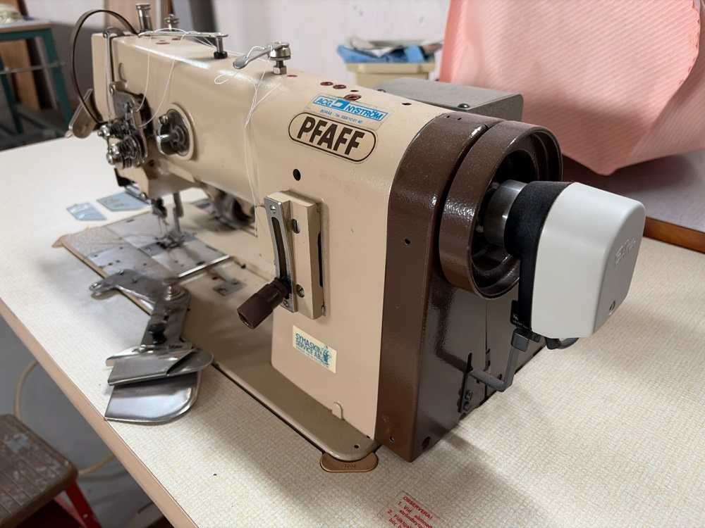 1546027-2 Industrial sewing machine - Pfaff 1242 - double needle, hem folder and puller